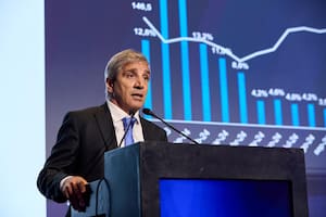 El Gobierno busca contener el tipo de cambio con un menú de intervenciones