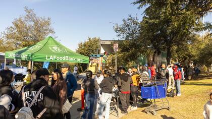 El Banco de Alimentos de Los Angeles ofrece asistencia a las personas más necesitadas para aliviar los costos de la inflación (Facebook/Los Angeles Regional Food Bank)