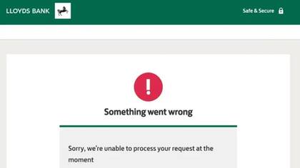 El banco Lloyds experimentó dificultades como lo muestra esta foto de una pantalla que decía: "Lo sentimos, no podemos procesar su solicitud en este momento".
