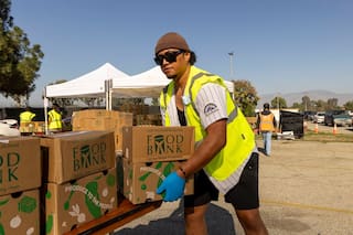 Dónde entregan comida gratis en California en la semana del 6 al 12 de abril de 2026