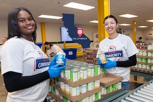 Dónde entregan comida gratis en Los Ángeles en la semana del 16 al 21 de febrero de 2026