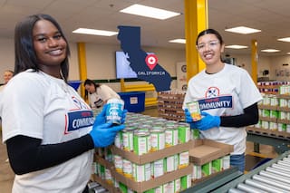 Dónde entregan comida gratis en Los Ángeles en la semana del 16 al 21 de febrero de 2026