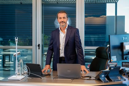 El banco Santander, comandado en el país por Alejandro Butti, anunció una inversión de 500 millones de euros para los próximos tres años