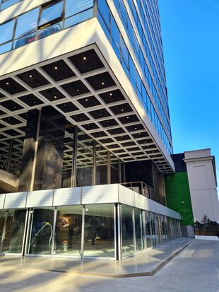 El banco Santander ocupa los subsuelos del edificio
