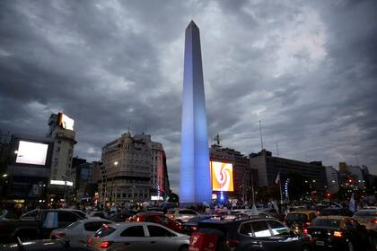 El banderazo en el Obelisco al caer la tarde