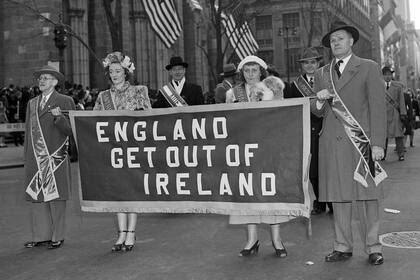 El banner de la resistencia que llevaba la leyenda "Inglaterra, sal de Irlanda" fue utilizado por primera vez en 1984