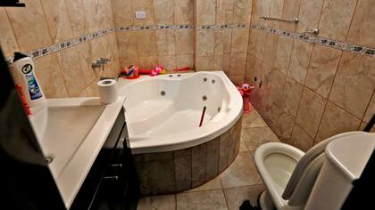 El baño con hidromasaje y sanitarios de primera calidad