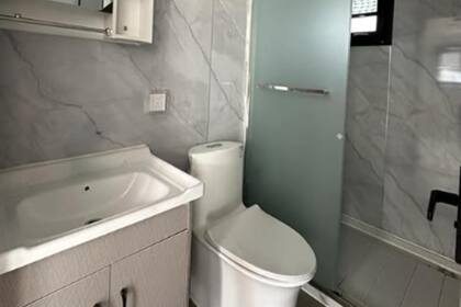 El baño puede resultar acogedor pero maximiza sus funcionalidades