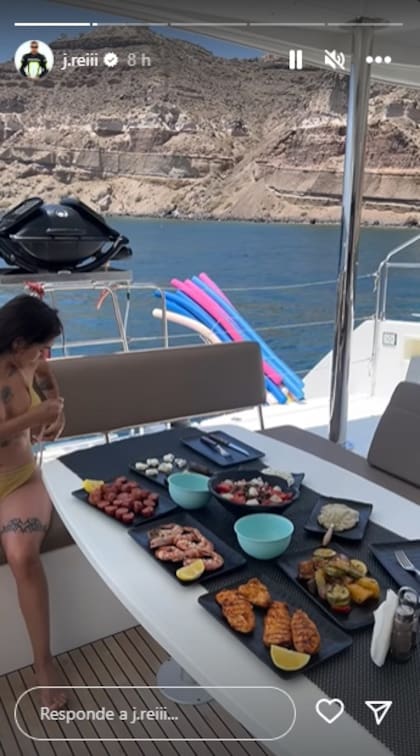 El banquete que organizó J Rei para María Becerra en medio del Mediterráneo