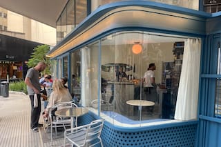 Retiro se reinventa y suma dos bares en la planta baja de edificios que son joyas arquitectónicas