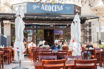 El Bar Arocena sirve el mejor chivito de la capital uruguaya.