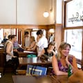 El bar notable de casi 100 años que inspiró un tango y hoy sirve el mejor revuelto gramajo de la ciudad