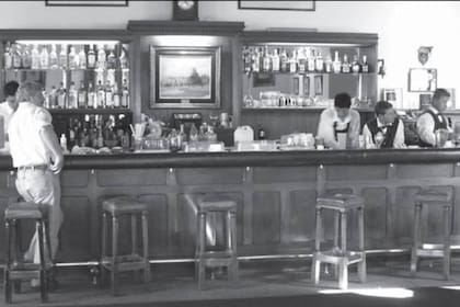 El bar del Club House del Hurlingham Club en otros tiempos