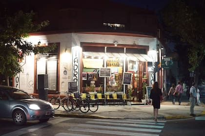 El bar del Tadrón Teatro tiene sus propias reglas para el arte de la cafeomancia