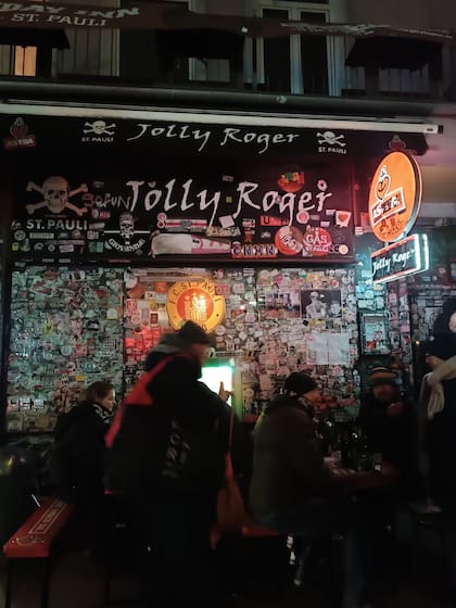 El bar “Jolly Roger”, símbolo del equipo local por su rebeldía