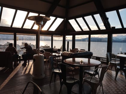 El bar se inauguró hace un mes y ya tiene reservas por las próximas dos semanas