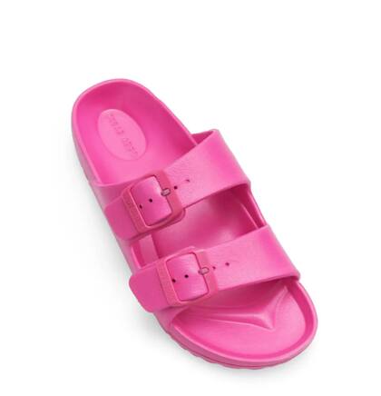 El Barbiecore sigue pisando fuerte.