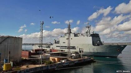 El barco de guerra español La Galicia en la base militar francesa en Djibouti