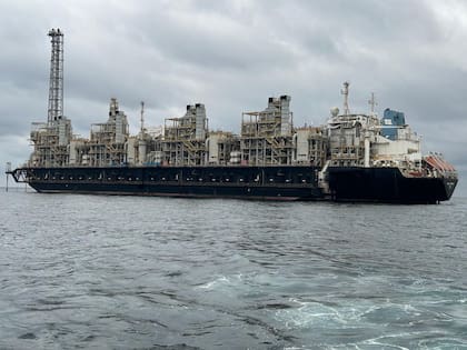 El barco flotante de licuefacción que llegará a la Argentina en 2027 para producir gas natural licuado (GNL) destinado a los mercados de exportación
