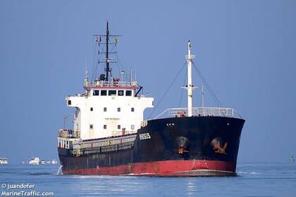 El barco Rhosus de bandera moldava transportó el cargamento de nitrato de amonio a Beirut en 2013