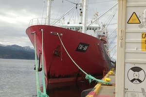 Llegó a puerto el barco de la supuesta pesca ilegal de la codiciada merluza negra