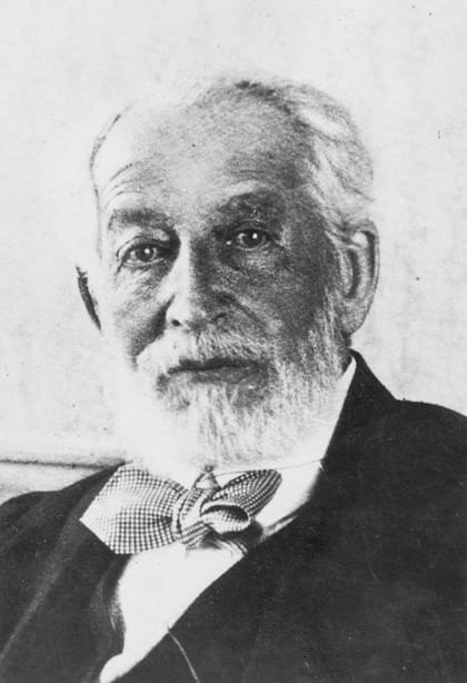 El barón Edmond James de Rothschild (1845-1934) destinó grandes fondos a la compra de terrenos en la Palestina otomana para establecer allí colonias judías.