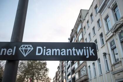 El barrio de diamantes de Amberes es pequeño, pero es donde más diamantes se comercializan en el mundo