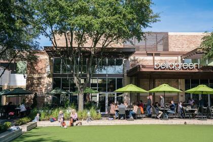 El barrio Memorial cuenta con importantes desarrollos comerciales como CityCentre, Memorial City Mall y Town & Country Village