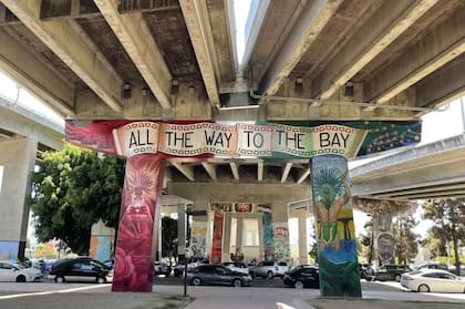 El barrio original se extendía hasta la costa, y los residentes aprovechaban del acceso al mar. Fue bloqueado a comienzos de la Segunda Guerra Mundial, cuando fueron construidas bases de la Armada.