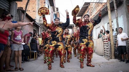 El barrio realizó recientemente una fiesta de celebración con bailes tradicionales bolivianos