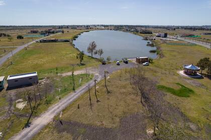 El barrio tiene lagunas artificiales, lotes internos y uno de los gimnasios más grandes del país