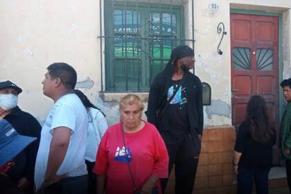 El basquetbolista estadounidense hizo la fila en la ANSES para cobrar el IFE 5