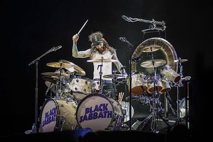 El baterista Tommy Clufetos