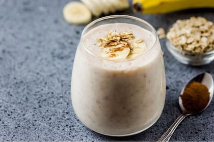 El batido de avena con cacao es una bebida cargada de vitaminas y minerales