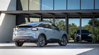 El baúl cuenta con una capacidad de 380 litros