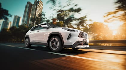 El baúl cuenta con una capacidad de 391 litros en las versiones híbridas