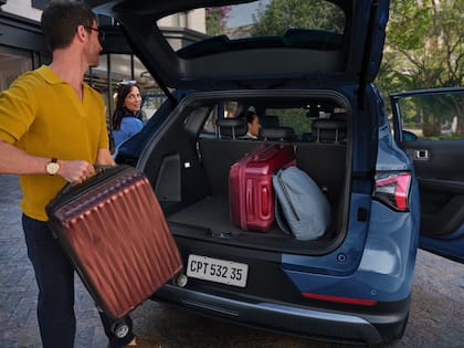 El baúl de 532 litros ofrece espacio suficiente para viajes familiares sin resignar confort.