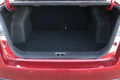 El baúl del nuevo Nissan Versa tiene muy buen tamaño