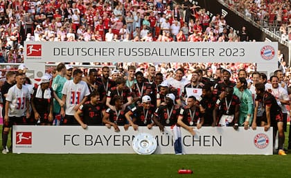 El Bayern levanta el trofeo... que era una réplica