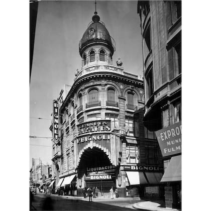El Bazar Bignoli, ubicado en Artes 300 (hoy Pellegrini) era una de las tiendas más importantes de la ciudad
(Gentileza: Alejandro Daniel Machado)