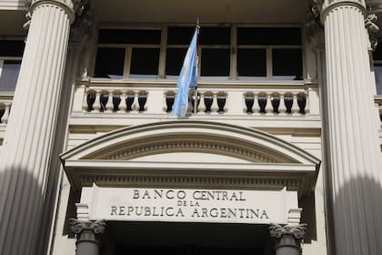 El BCRA dispuso la desregulación de las tasas mínimas de interés para los plazos fijos