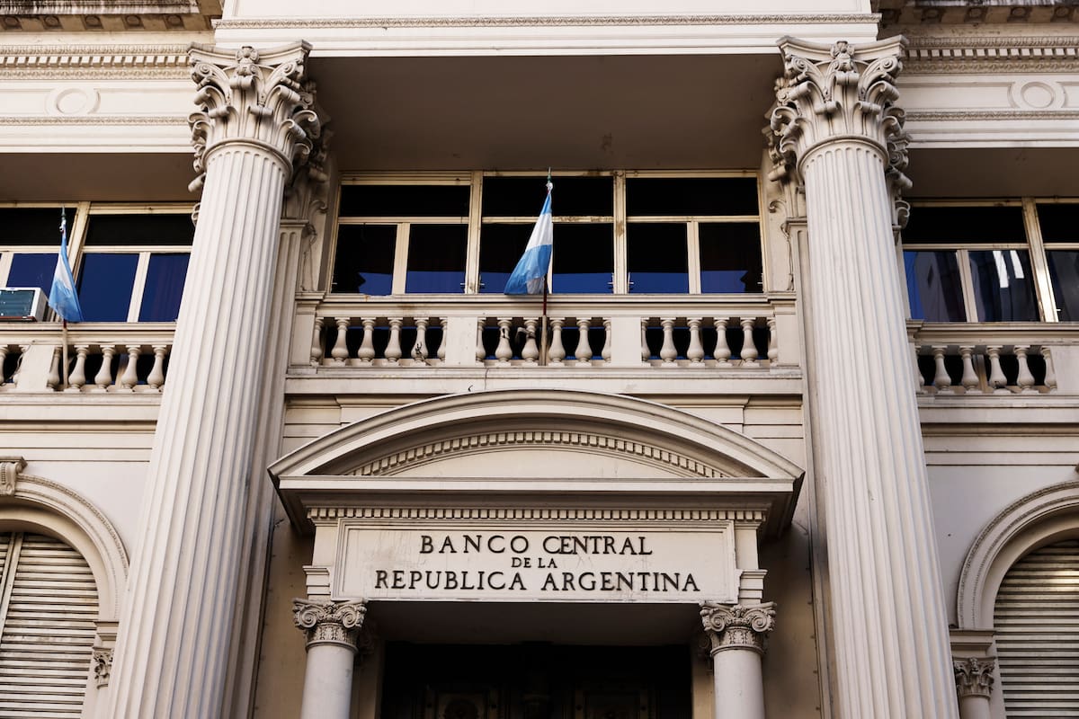 O banco central comprou mais de 700 milhões de dólares americanos em janeiro e aumentou as reservas totais ao máximo durante o período Milei. O banco central comprou mais de 700 milhões de dólares americanos em janeiro e aumentou as reservas totais ao máximo durante o período Milei.