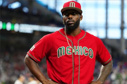 El beisbolista que llegó a las Grandes Ligas les regaló a sus maestros en México dos autos de la marca Geely