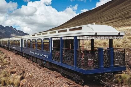 El Belmond Andean Explorer es un tren de pasajeros de lujo localizado en Perú, entre Cusco, Puno y Arequipa inaugurado en 2017.