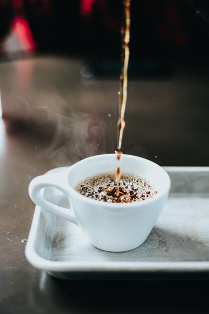 El beneficio del consumo de café no se asocia al descafeinado, sino al café en grano y molido.