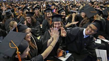 El beneficio económico de una educación universitaria es muy diferente para hombres y mujeres, según el estudio