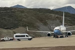 Un avión militar de EE.UU. aterrizó en Ushuaia y el kirchnerismo le pide a Milei una explicación