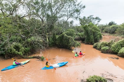 El Bermejito invita a travesías en kayak.