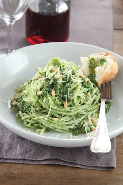 El berro se puede incorporar en ensaladas, pestos y como complemento de distintas preparaciones, aporta un sabor picante y fresco a la vez