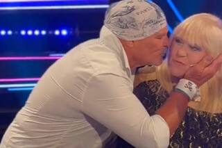 Alfa le dio un beso a Laura Ubfal en el debate y los memes estallaron